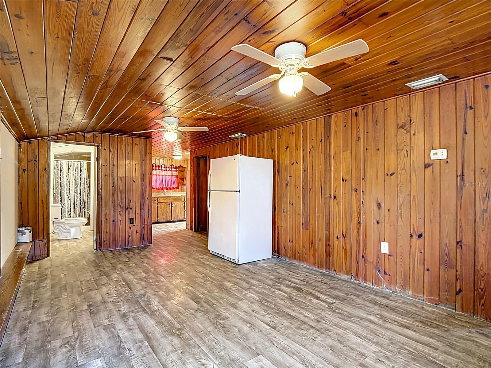 Image 8 of 39 For 2120 Dille Street
