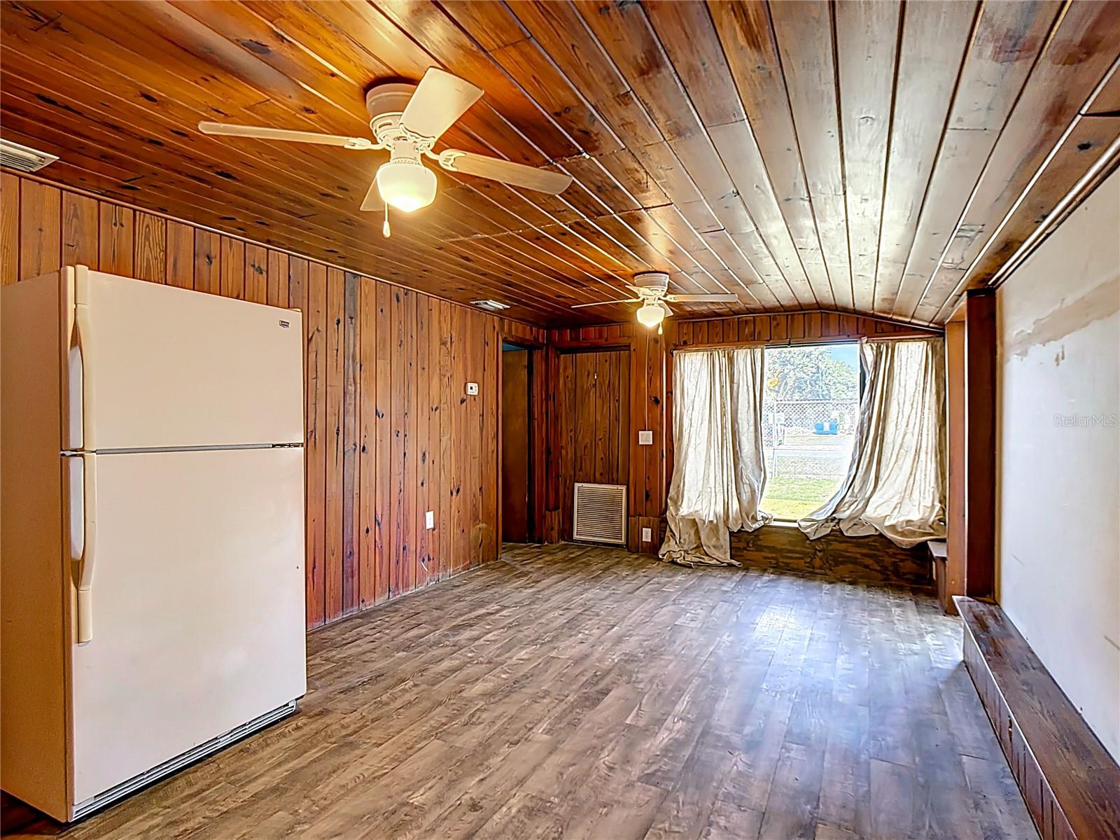 Image 9 of 39 For 2120 Dille Street