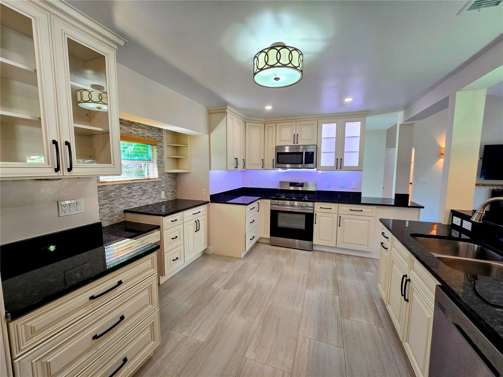 Image 8 of 18 For 838 Dunbar Terrace