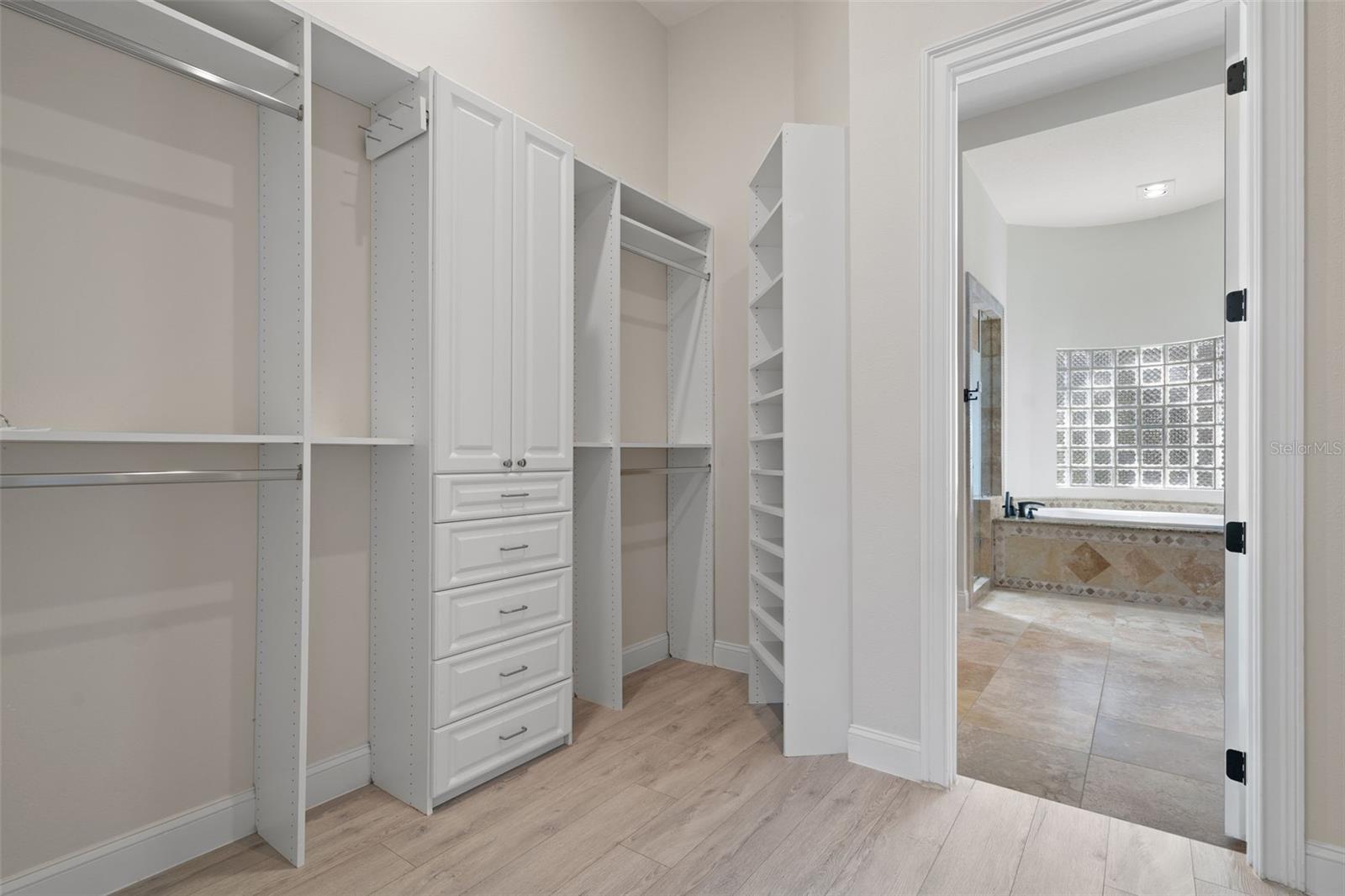 Image 27 of 53 For 10473 Cromwell Grove Ter