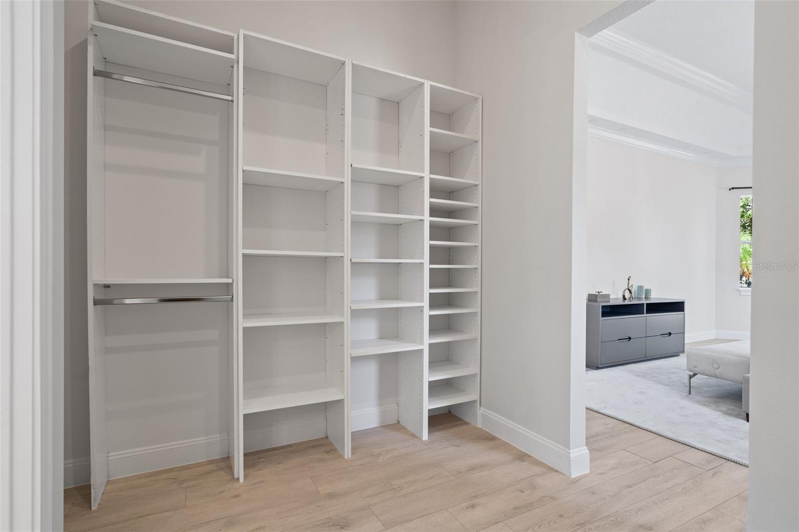 Image 28 of 53 For 10473 Cromwell Grove Ter