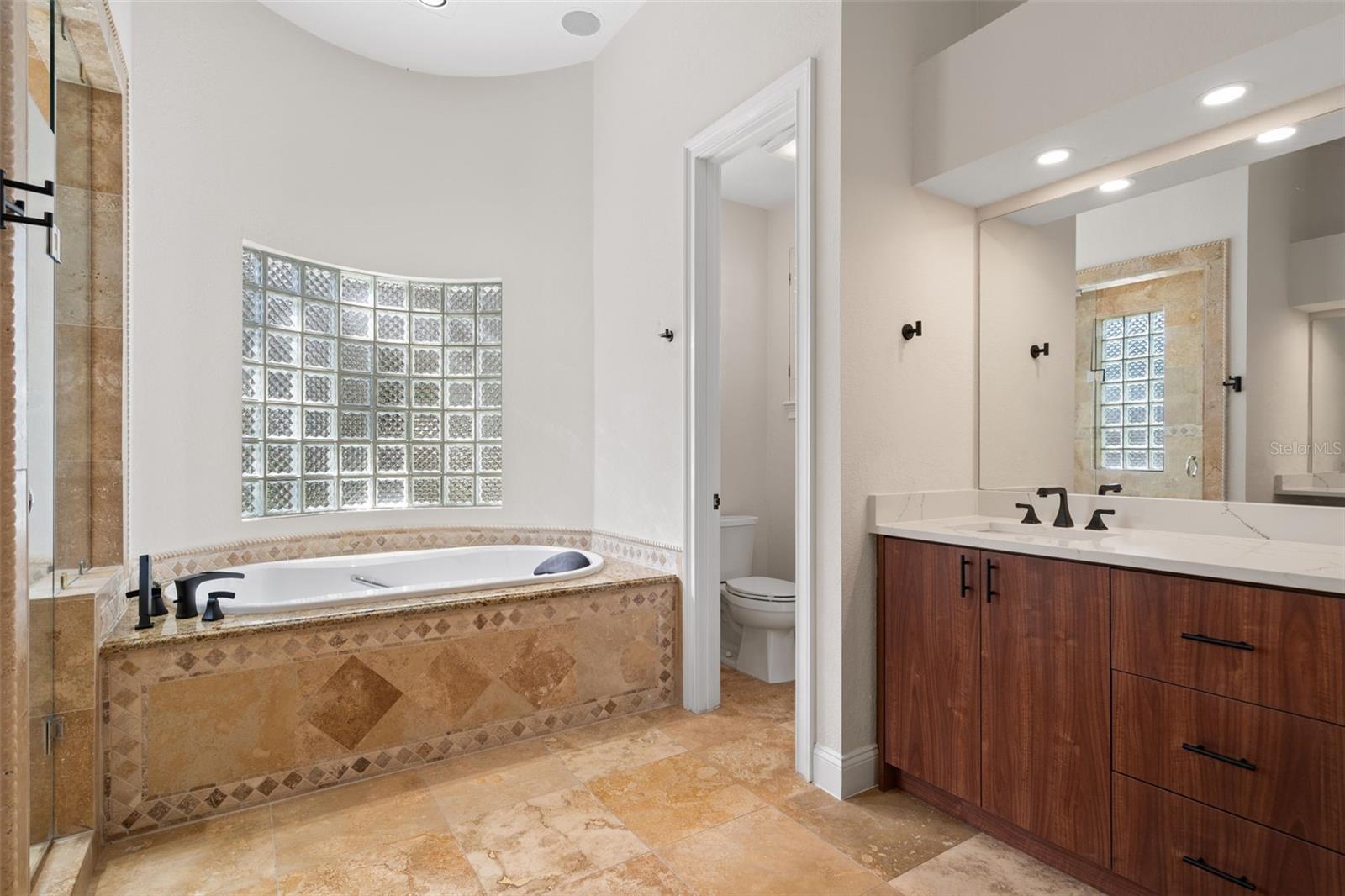 Image 29 of 53 For 10473 Cromwell Grove Ter