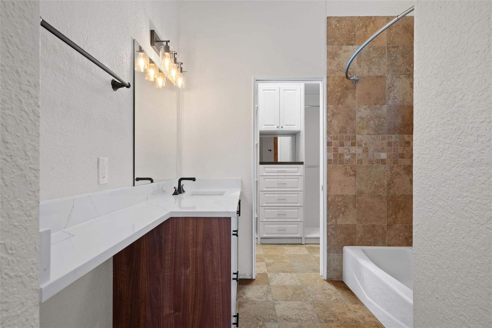 Image 34 of 53 For 10473 Cromwell Grove Ter