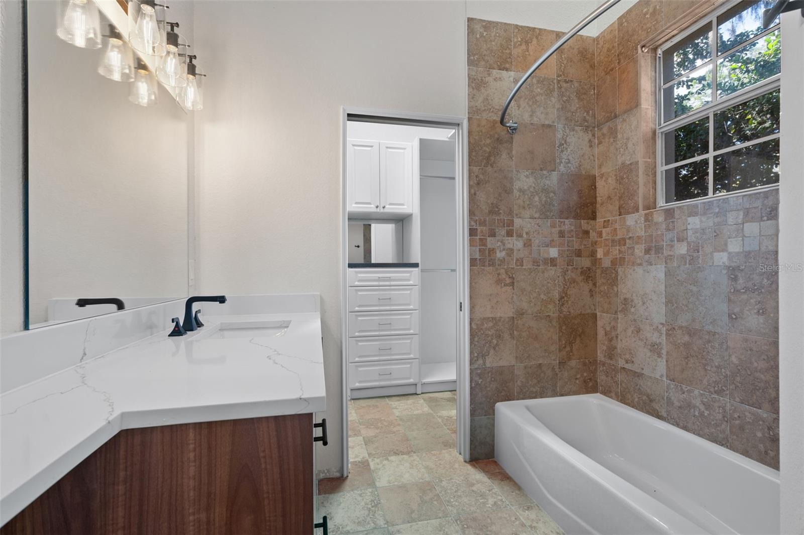 Image 35 of 53 For 10473 Cromwell Grove Ter