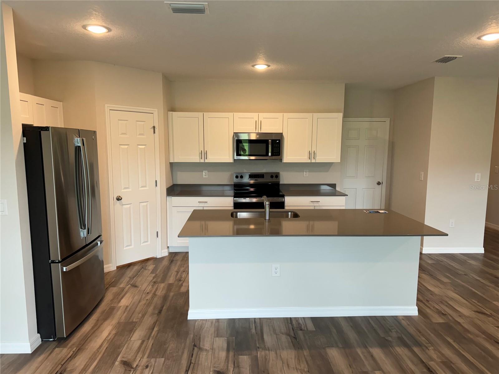 Image 4 of 18 For 7959 Peace Lily Avenue