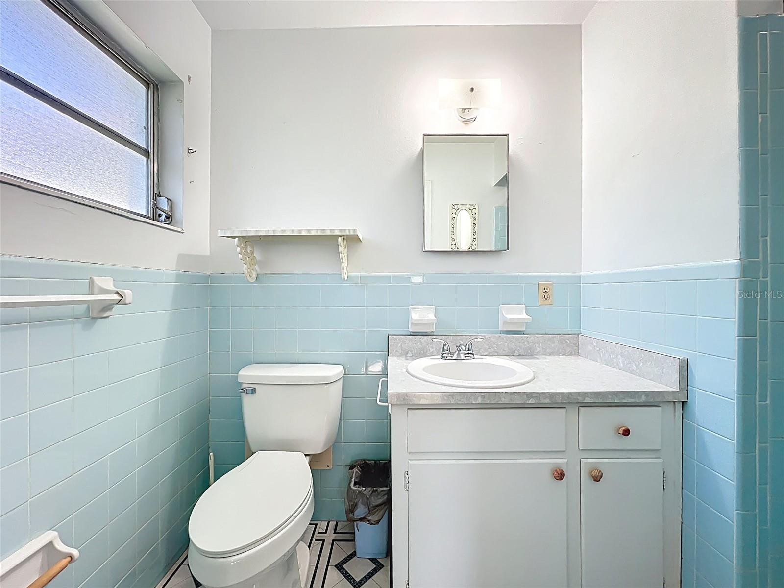 Image 22 of 35 For 1628 Larkin Avenue