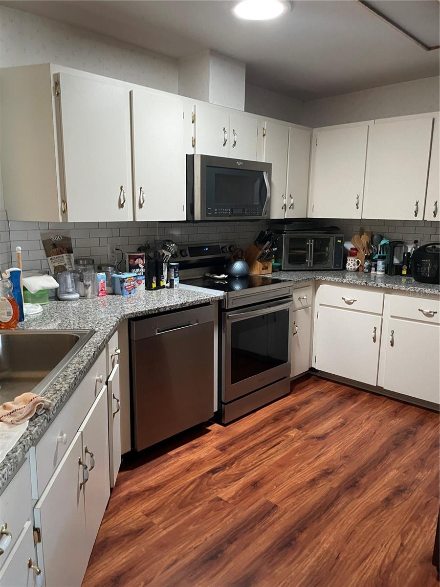 Image 4 of 15 For 10967 81st Avenue