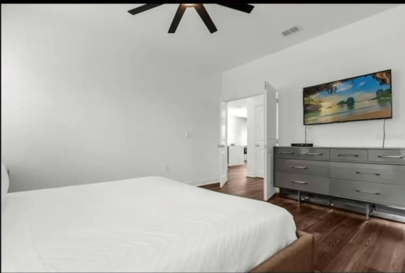 Image 15 of 37 For 4412 Acorn Court