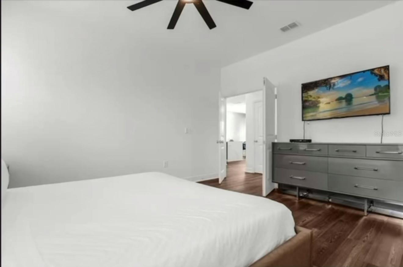 Image 16 of 37 For 4412 Acorn Court