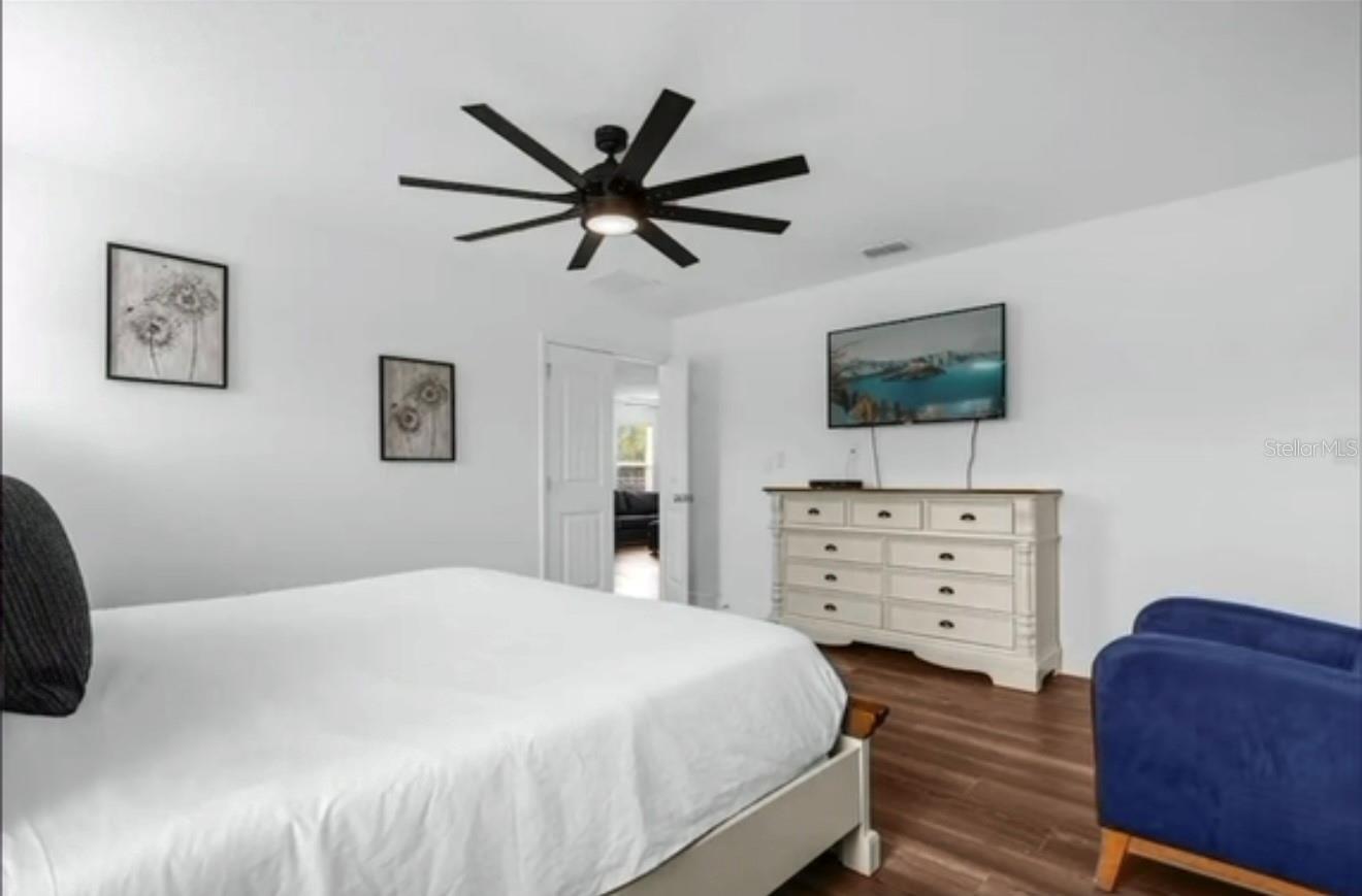 Image 19 of 37 For 4412 Acorn Court