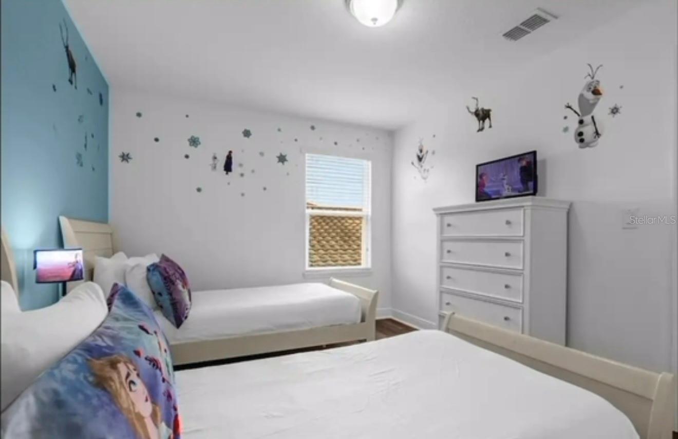 Image 21 of 37 For 4412 Acorn Court