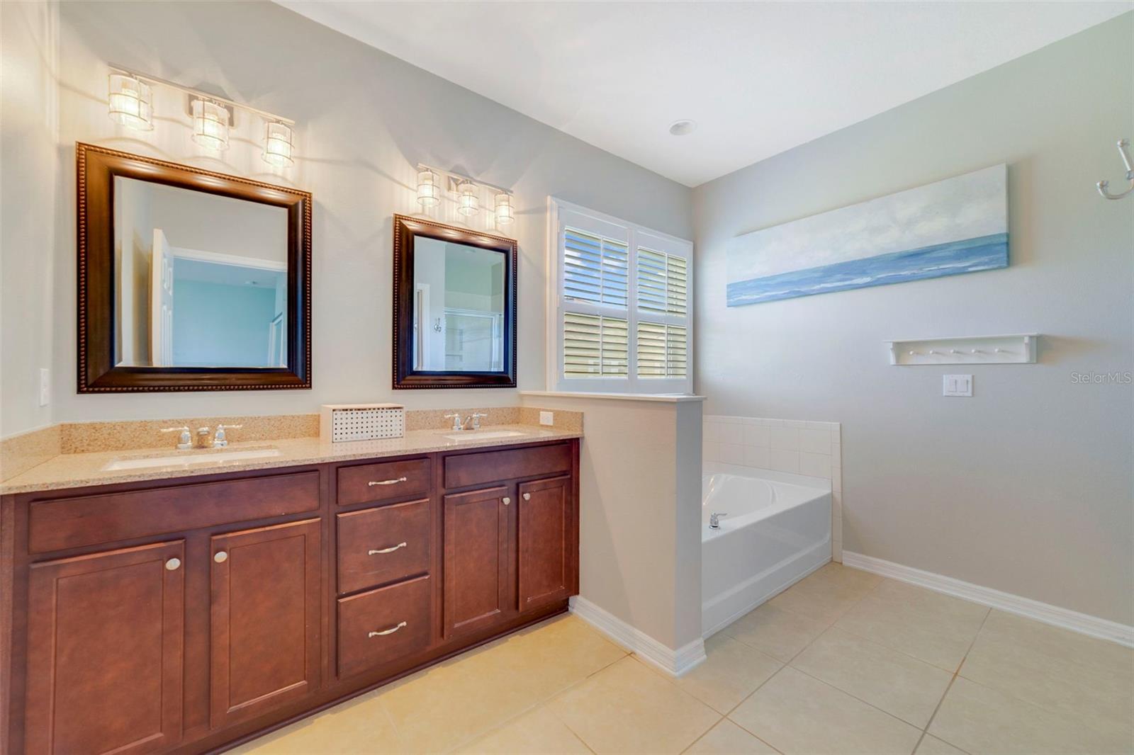 Image 14 of 31 For 13561 Fountainbleau Drive