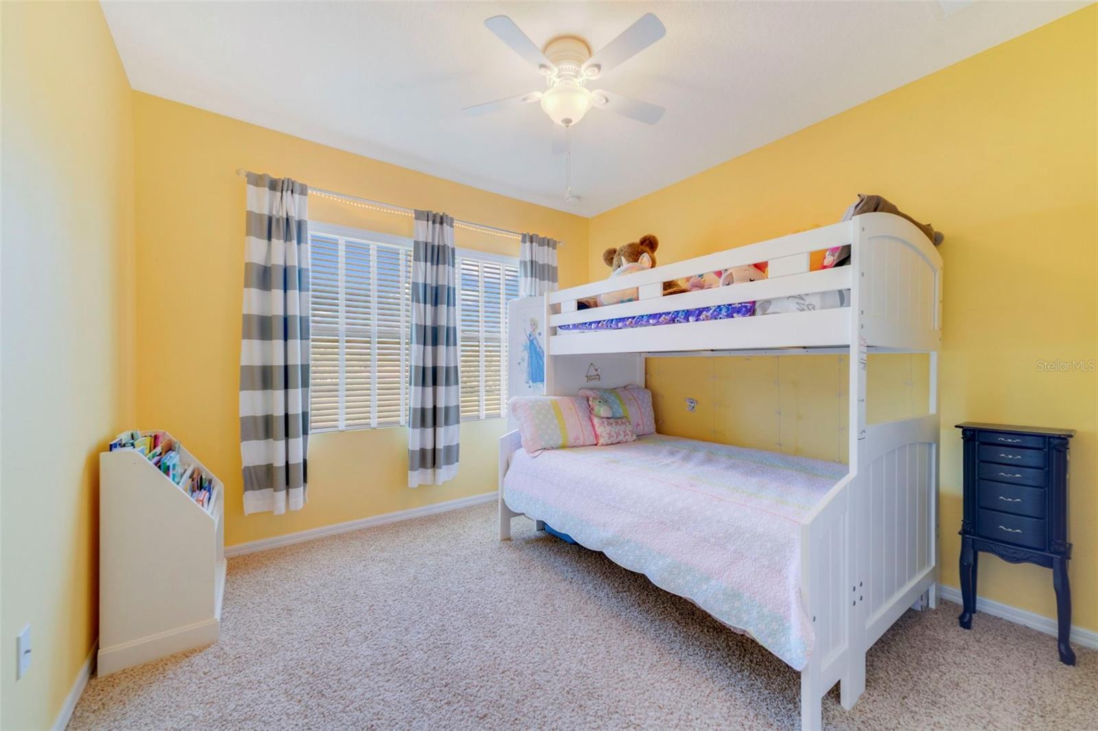 Image 17 of 31 For 13561 Fountainbleau Drive