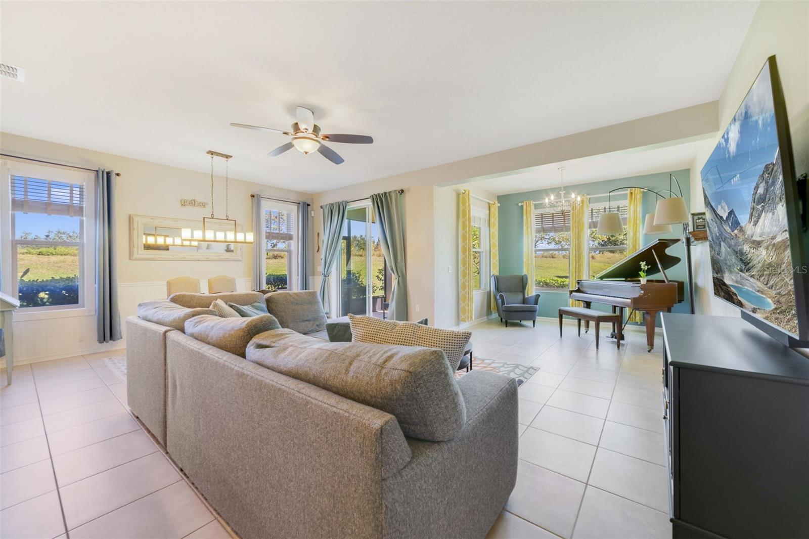 Image 5 of 31 For 13561 Fountainbleau Drive