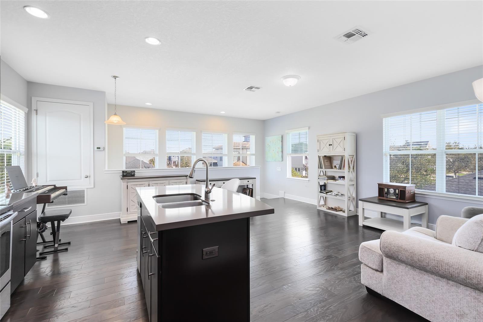 Image 43 of 68 For 13875 Sachs Avenue