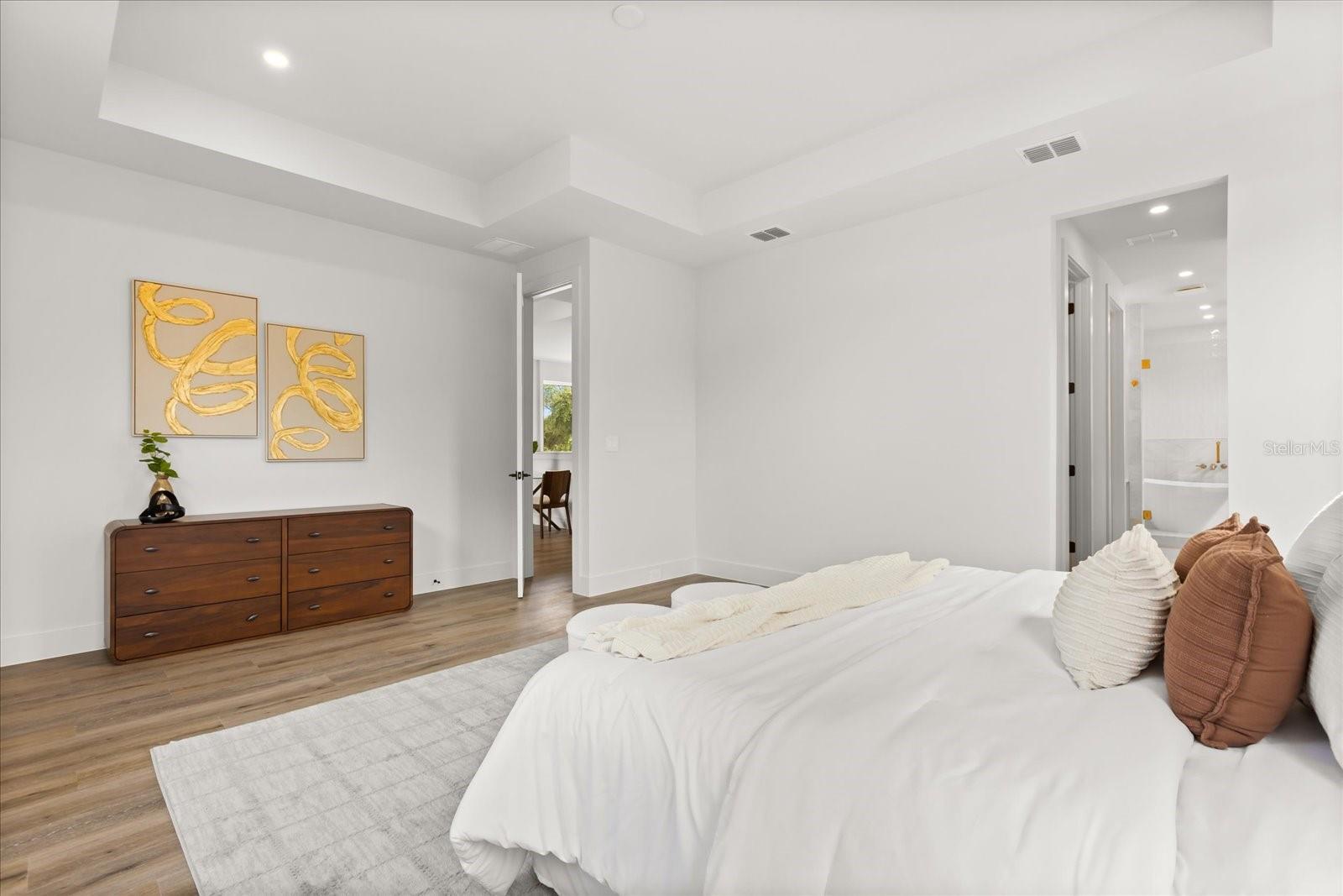 Image 32 of 54 For 2027 Harding Street