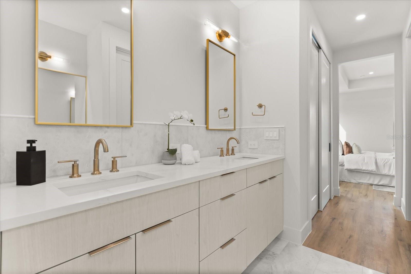 Image 35 of 54 For 2027 Harding Street