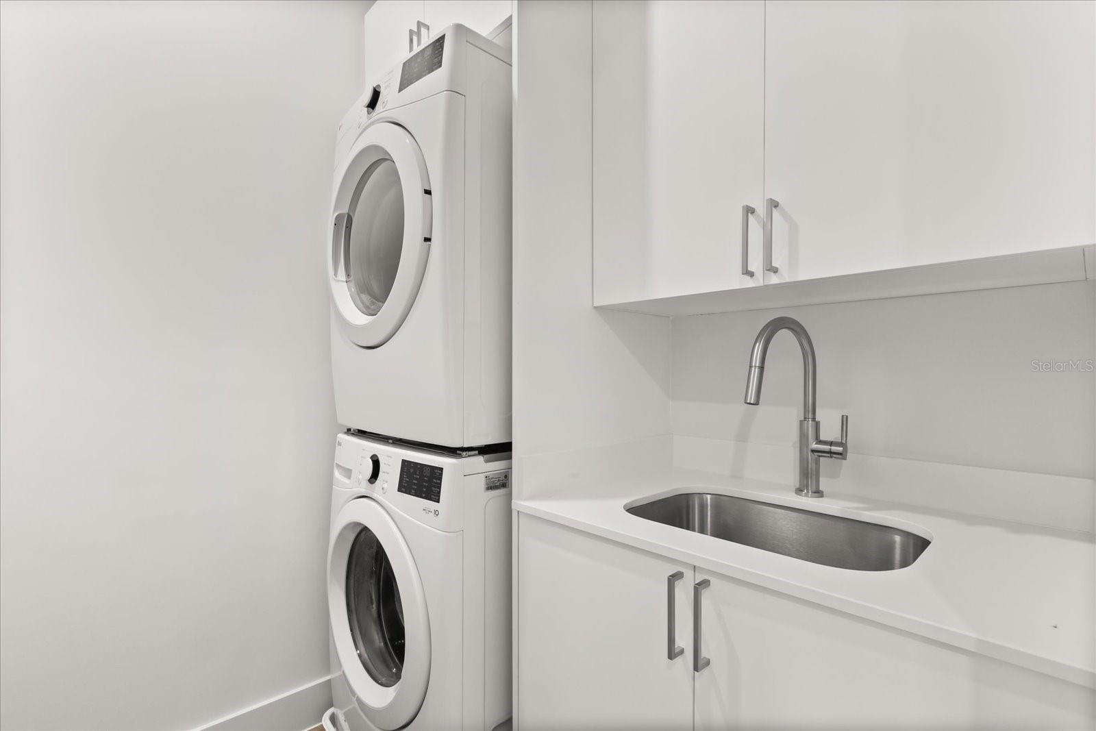 Image 39 of 54 For 2027 Harding Street