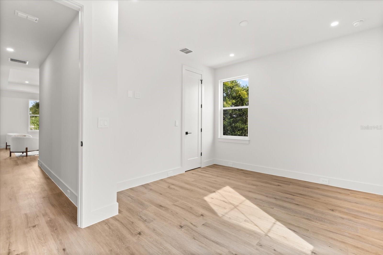 Image 40 of 54 For 2027 Harding Street