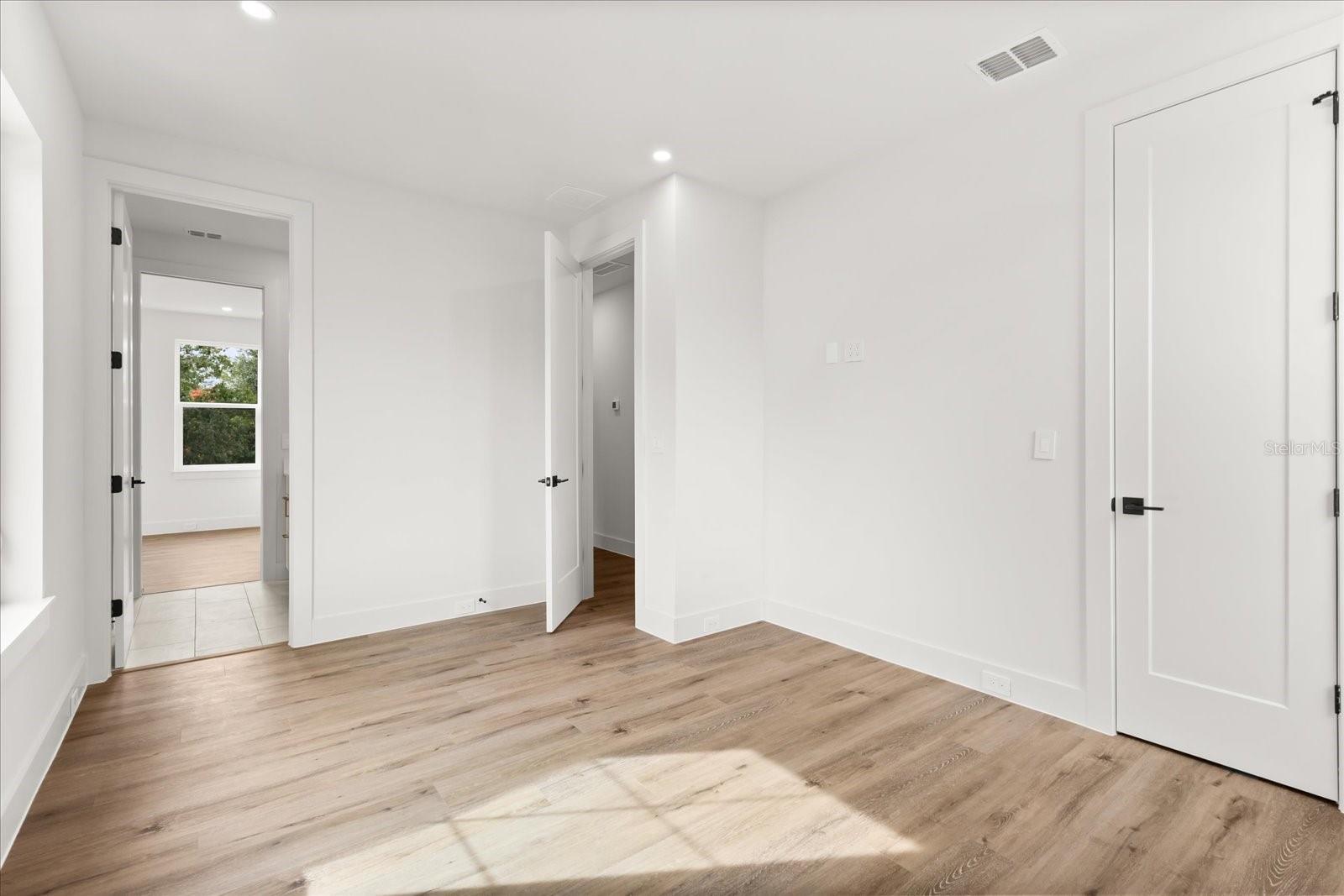 Image 41 of 54 For 2027 Harding Street