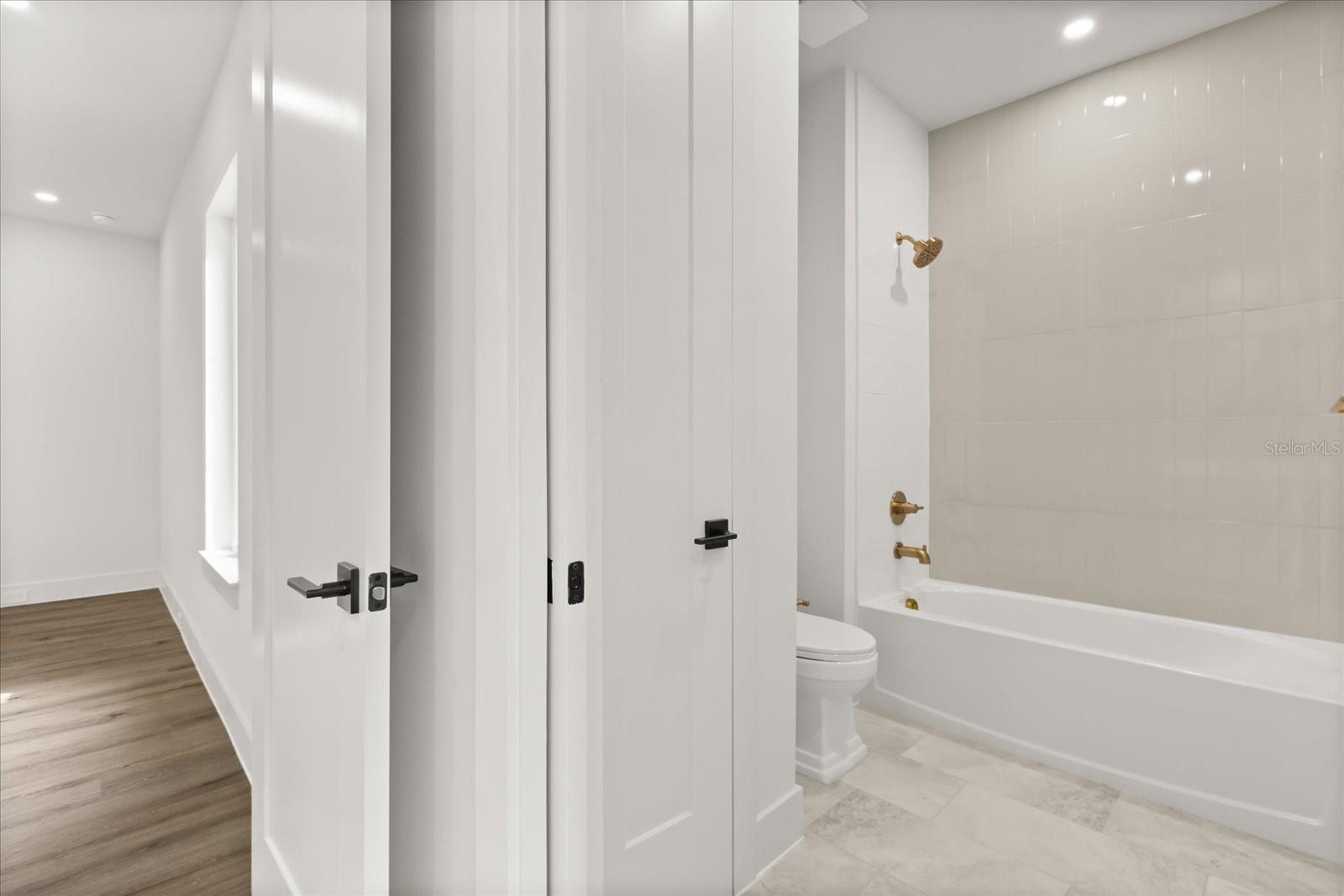 Image 43 of 54 For 2027 Harding Street