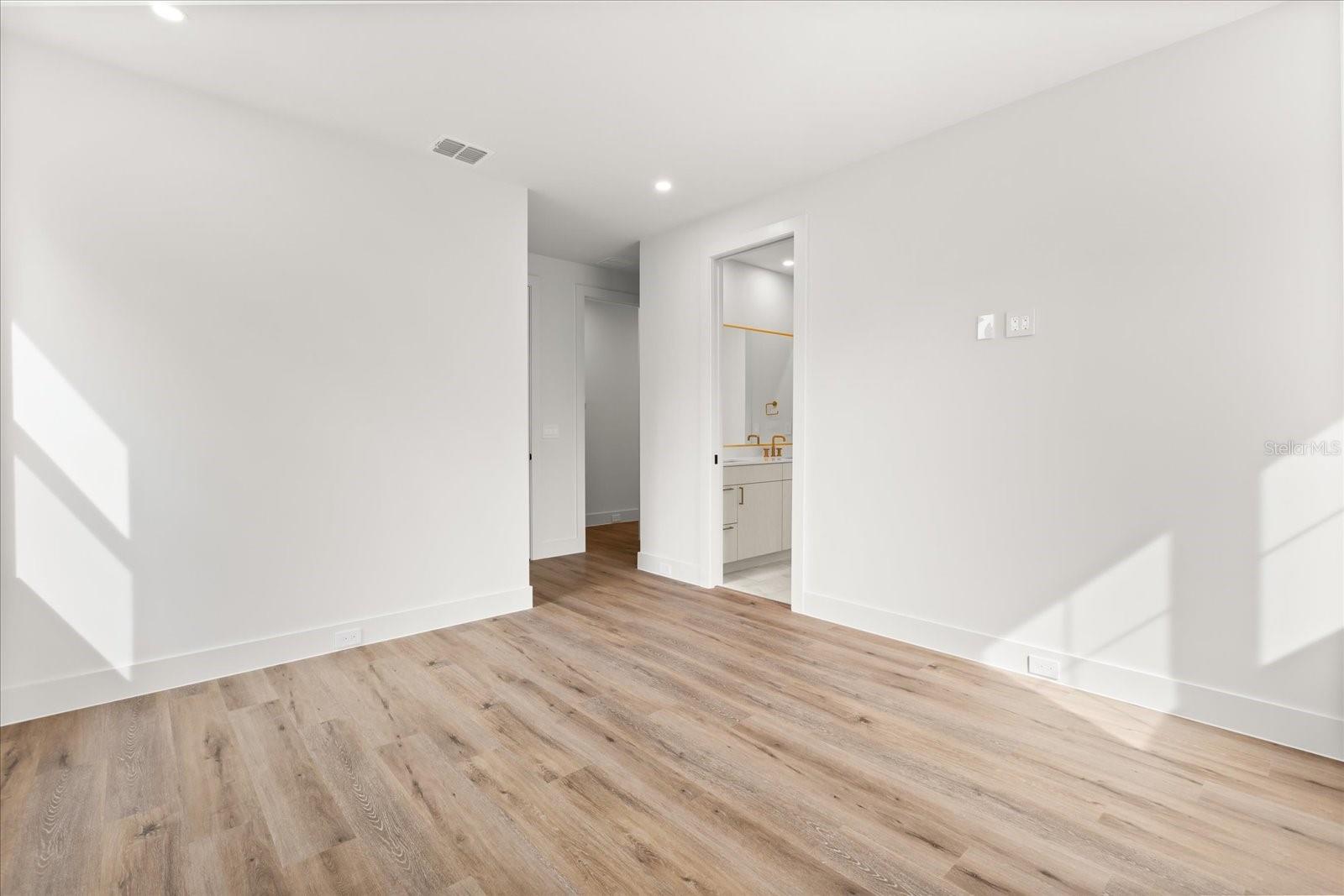 Image 45 of 54 For 2027 Harding Street