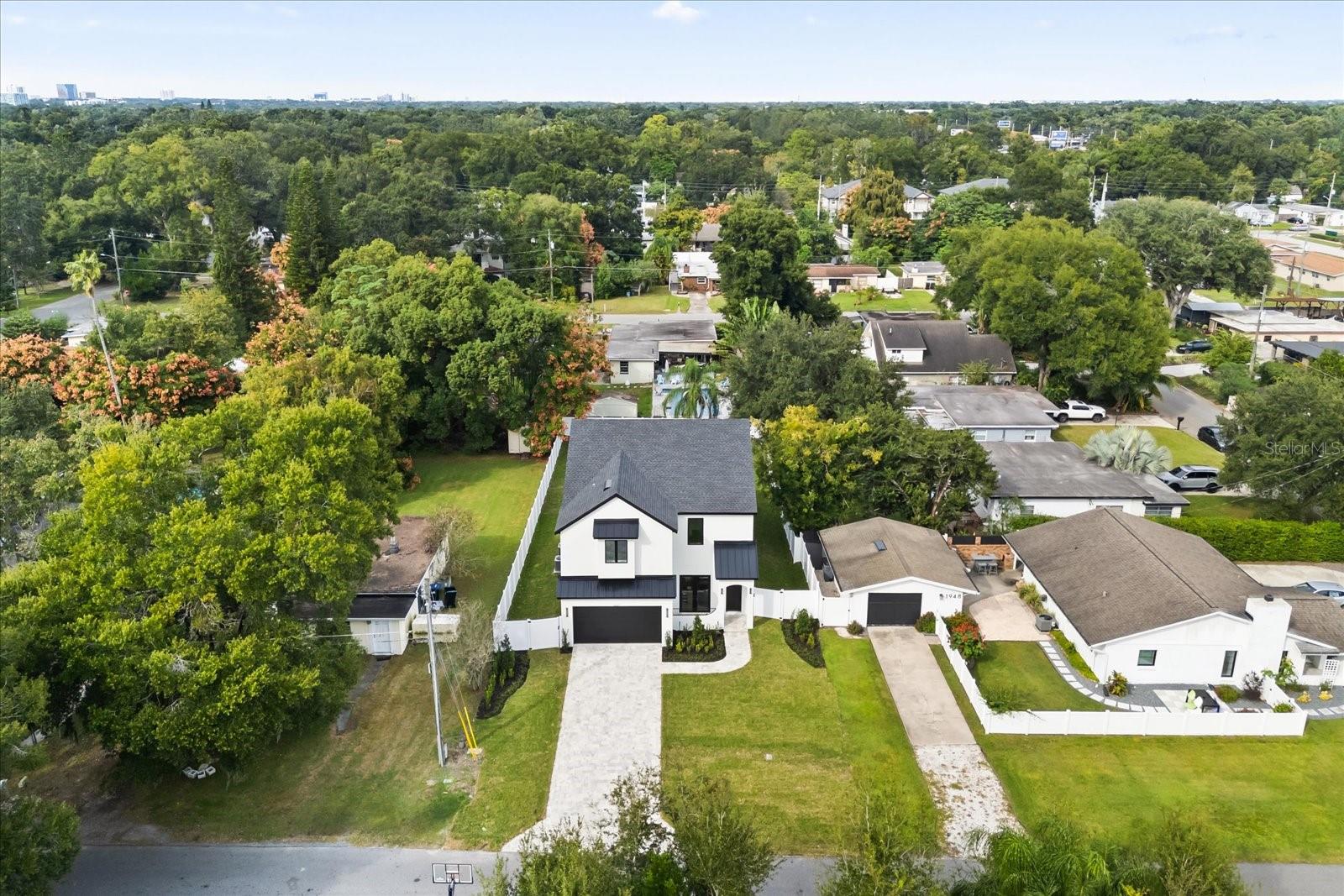 Image 51 of 54 For 2027 Harding Street