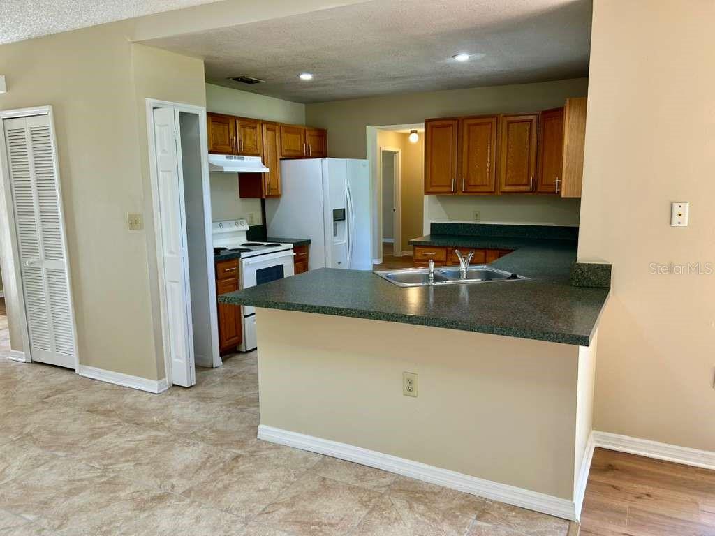 Image 6 of 19 For 1033 Catfish Creek Court