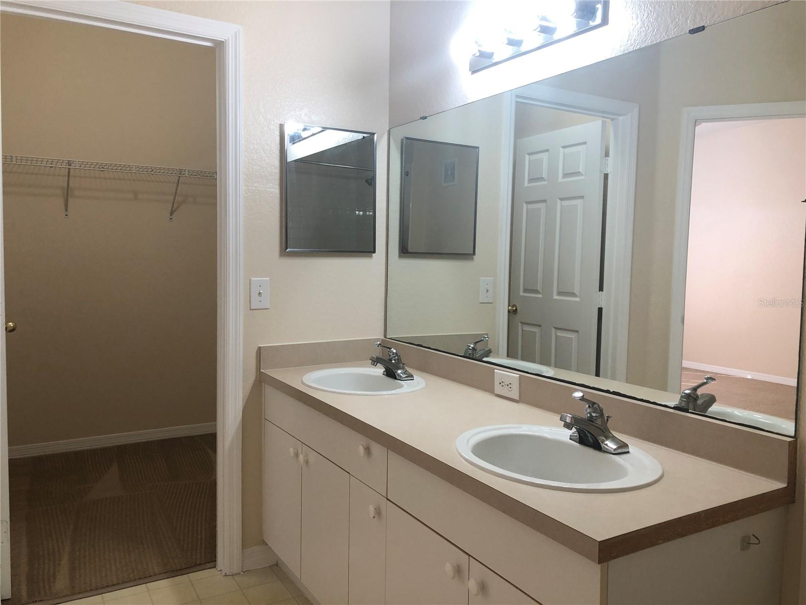 Image 14 of 58 For 3583 Conroy Road 1131