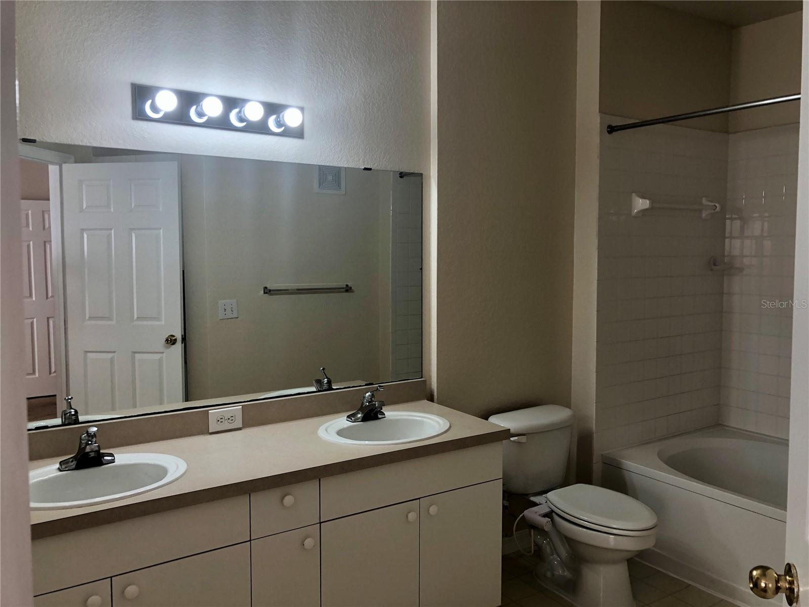 Image 37 of 58 For 3583 Conroy Road 1131