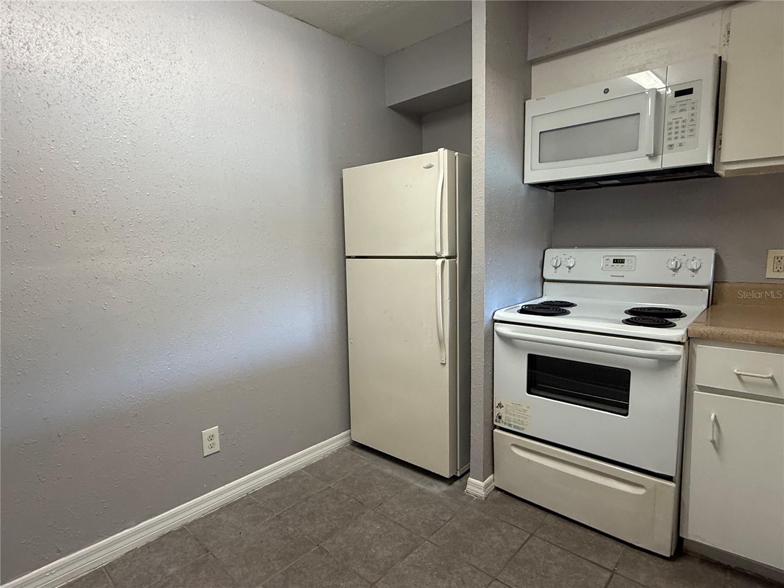 Image 11 of 29 For 425 Wymore Road 103