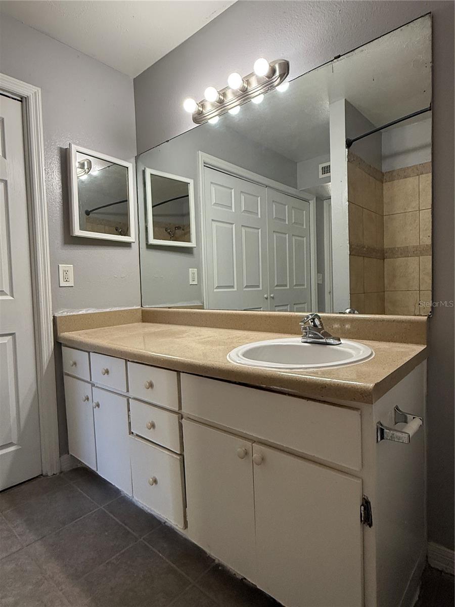 Image 14 of 29 For 425 Wymore Road 103