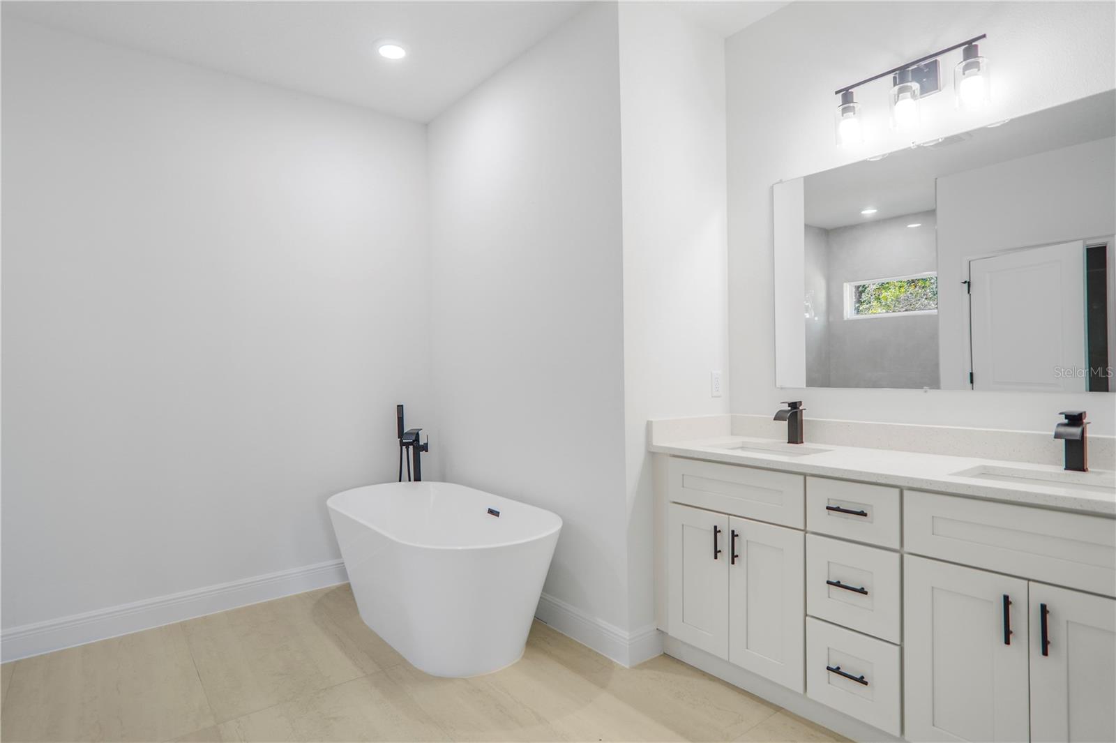 Image 21 of 44 For 2913 162nd Street Road