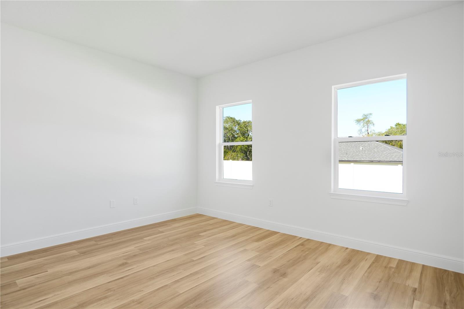 Image 29 of 44 For 2913 162nd Street Road