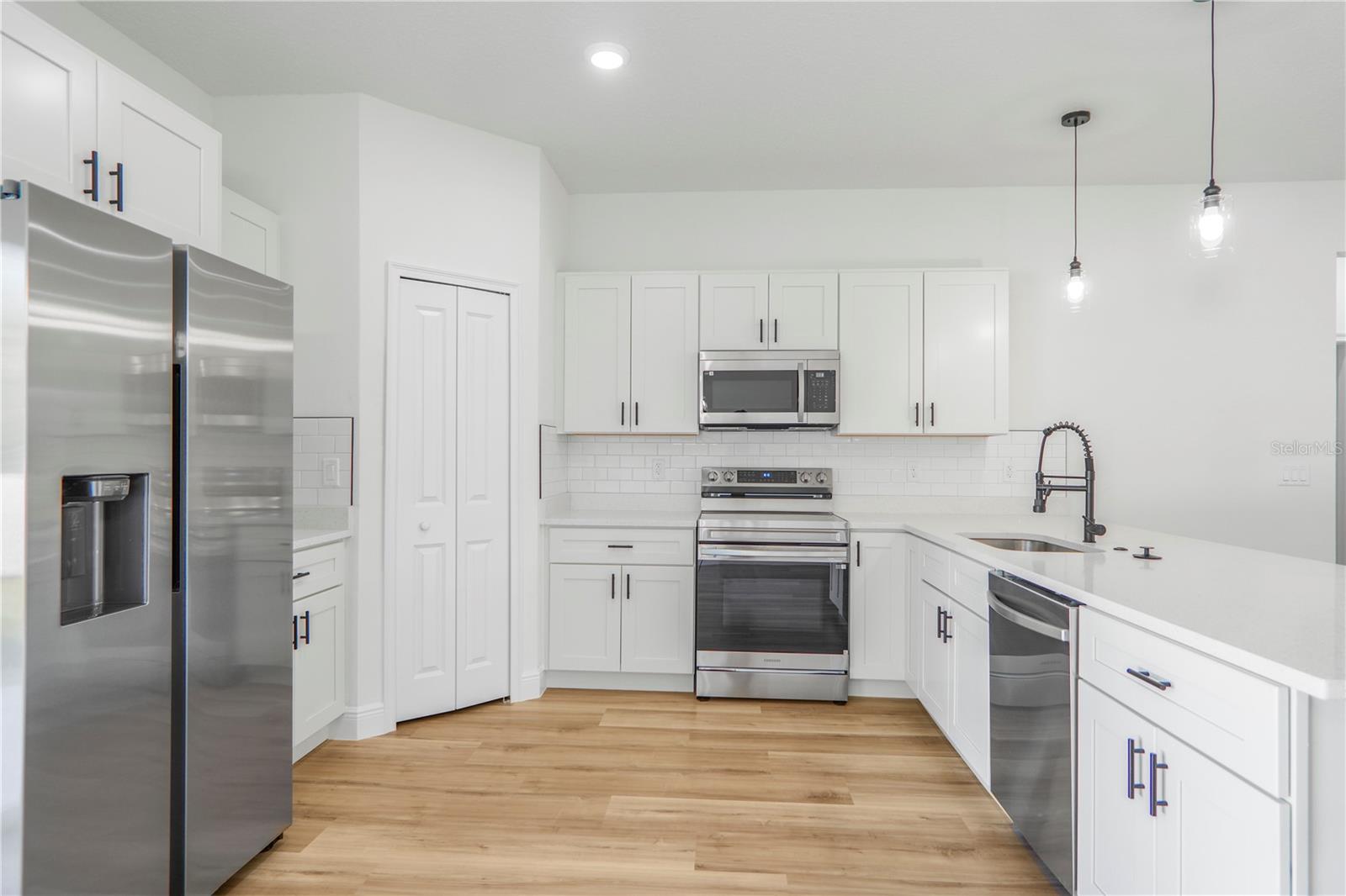 Image 6 of 44 For 2913 162nd Street Road