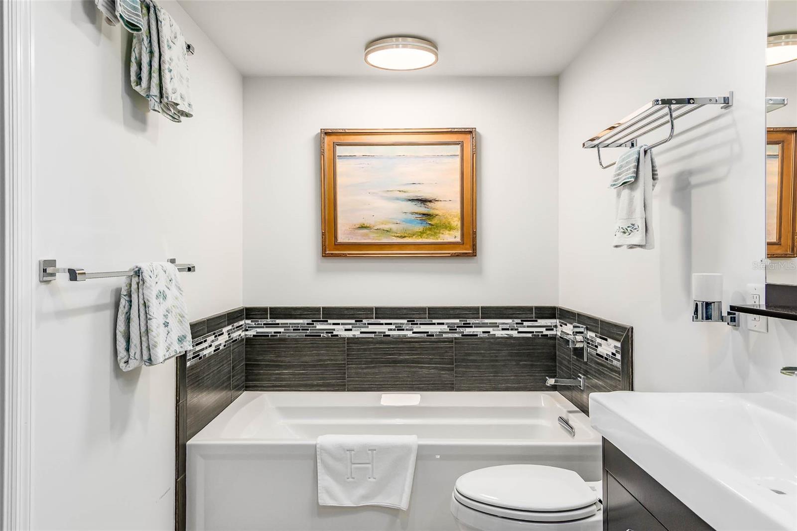 Image 18 of 46 For 1208 River Drive 401