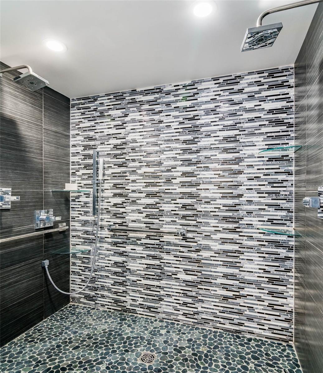 Image 19 of 46 For 1208 River Drive 401