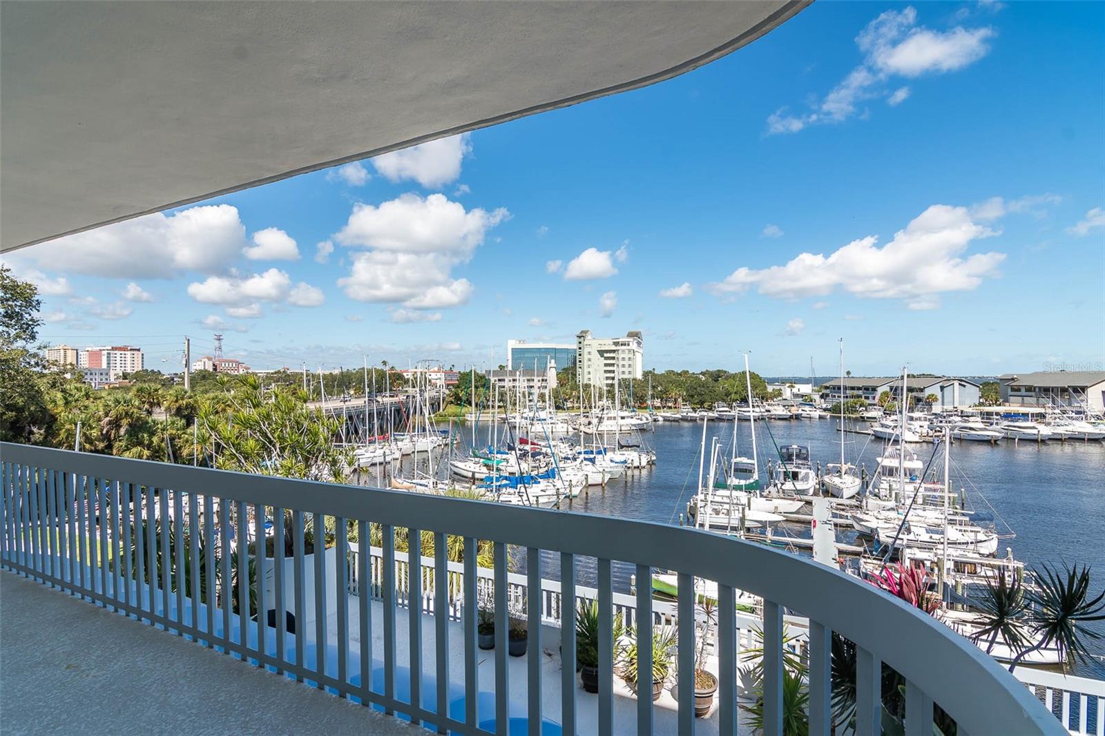 Image 3 of 46 For 1208 River Drive 401