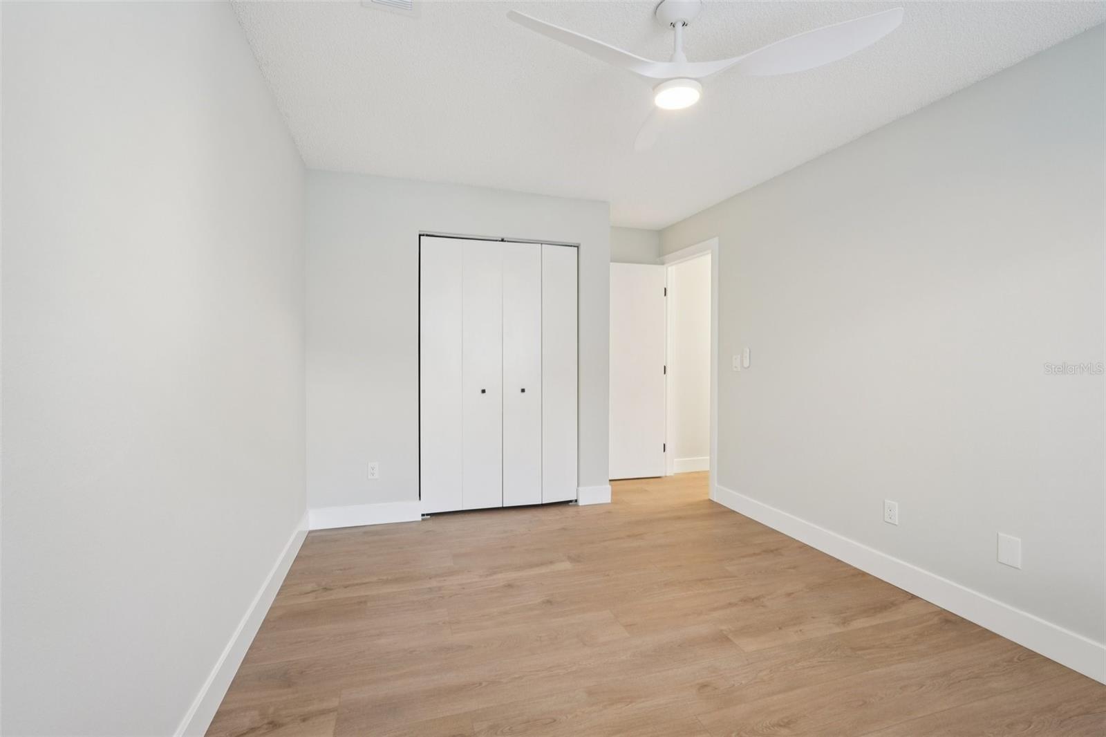 Image 12 of 25 For 123 Edgewater Cir