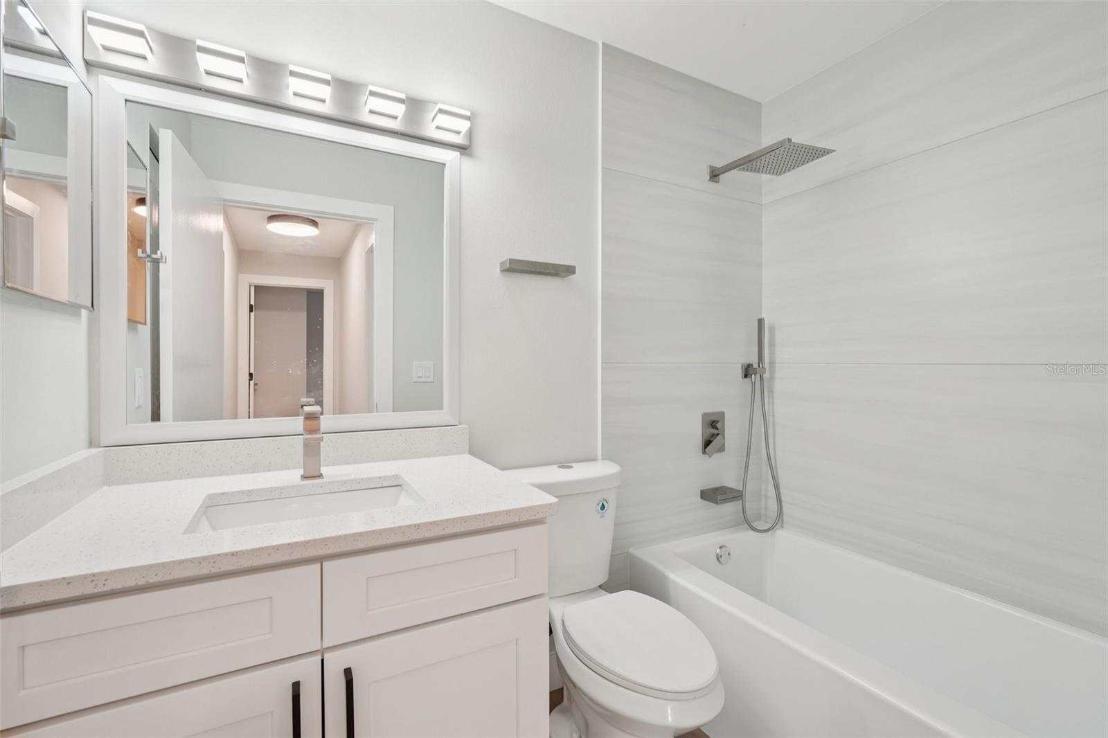 Image 15 of 25 For 123 Edgewater Cir