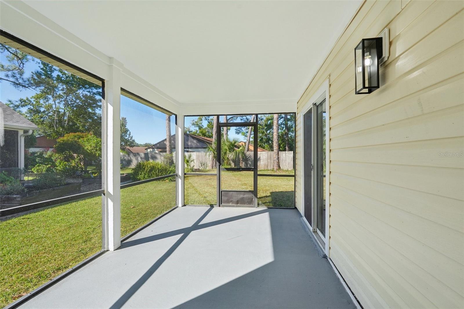 Image 20 of 25 For 123 Edgewater Cir