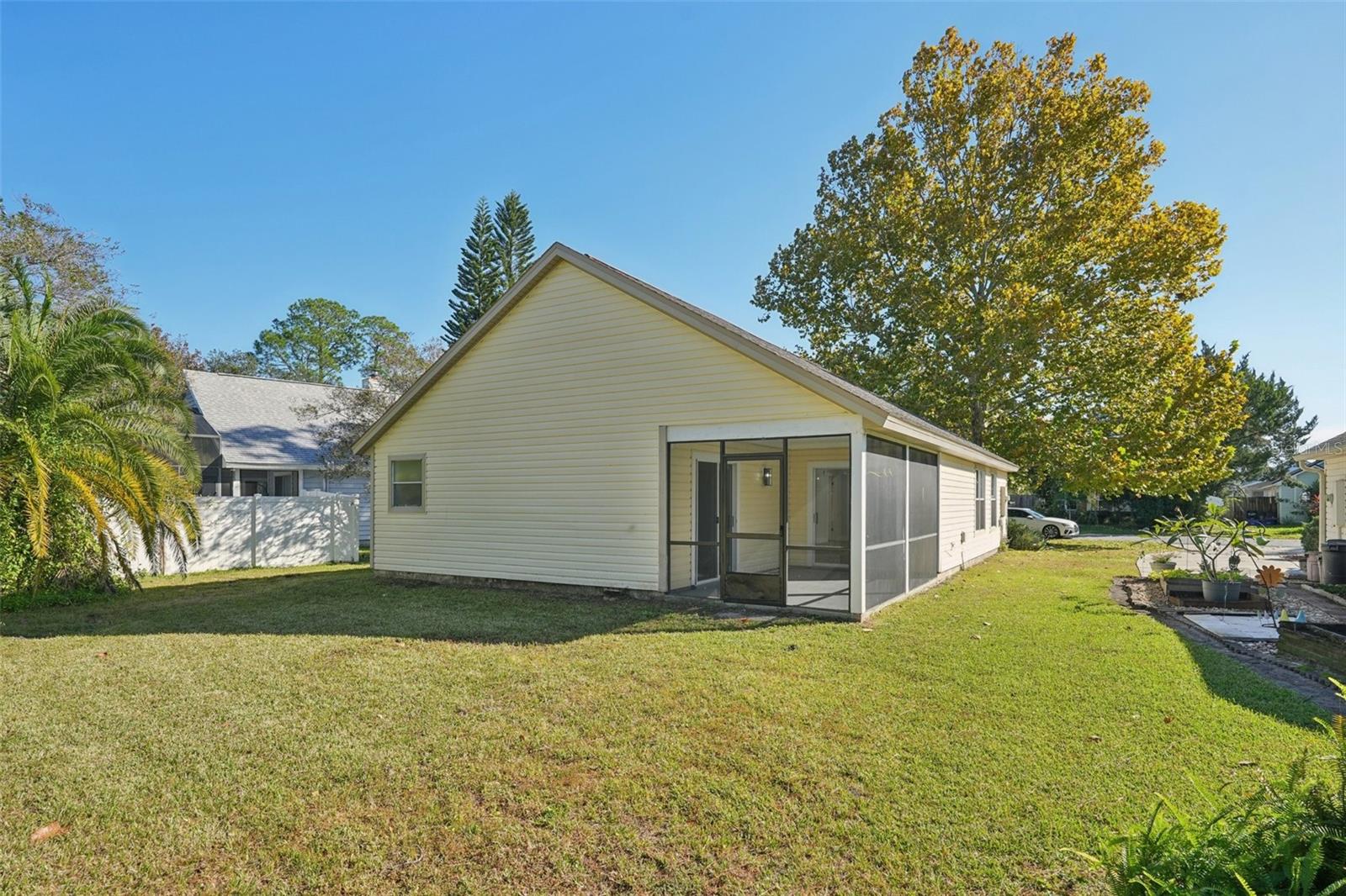 Image 23 of 25 For 123 Edgewater Cir