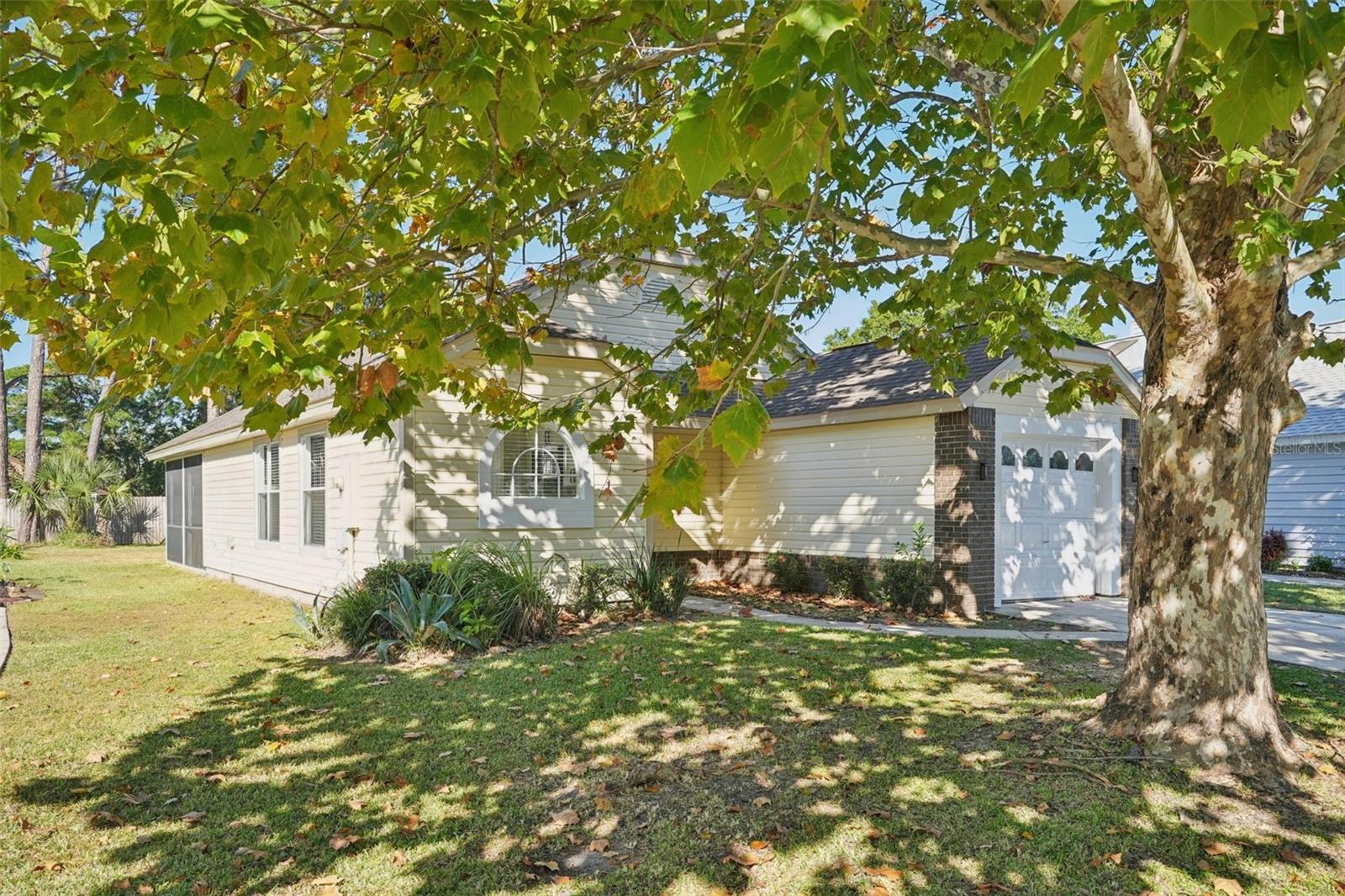 Image 3 of 25 For 123 Edgewater Cir