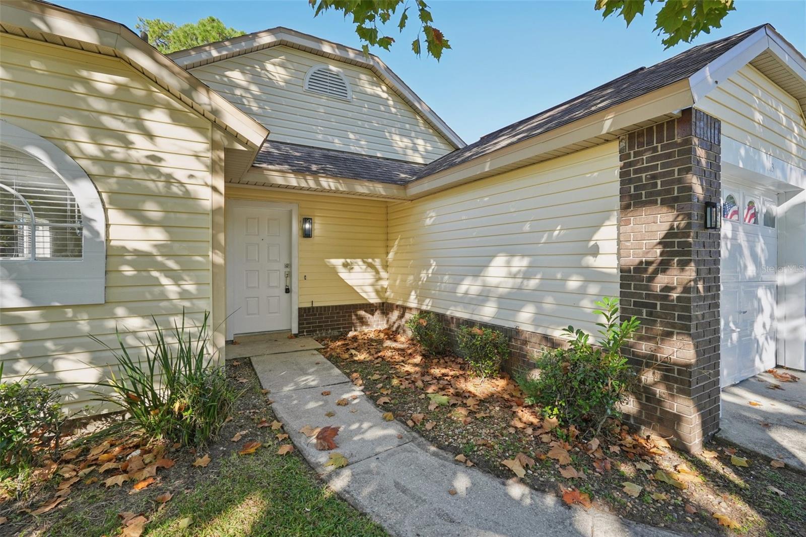 Image 4 of 25 For 123 Edgewater Cir