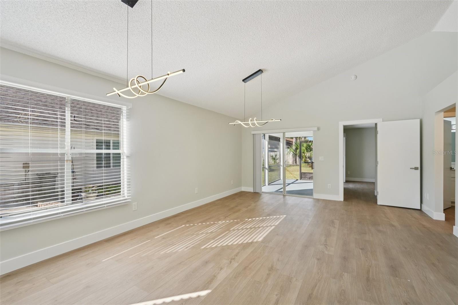 Image 6 of 25 For 123 Edgewater Cir