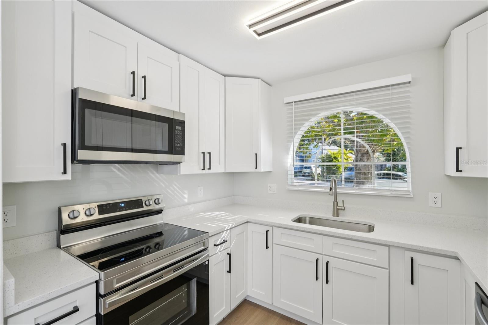 Image 9 of 25 For 123 Edgewater Cir