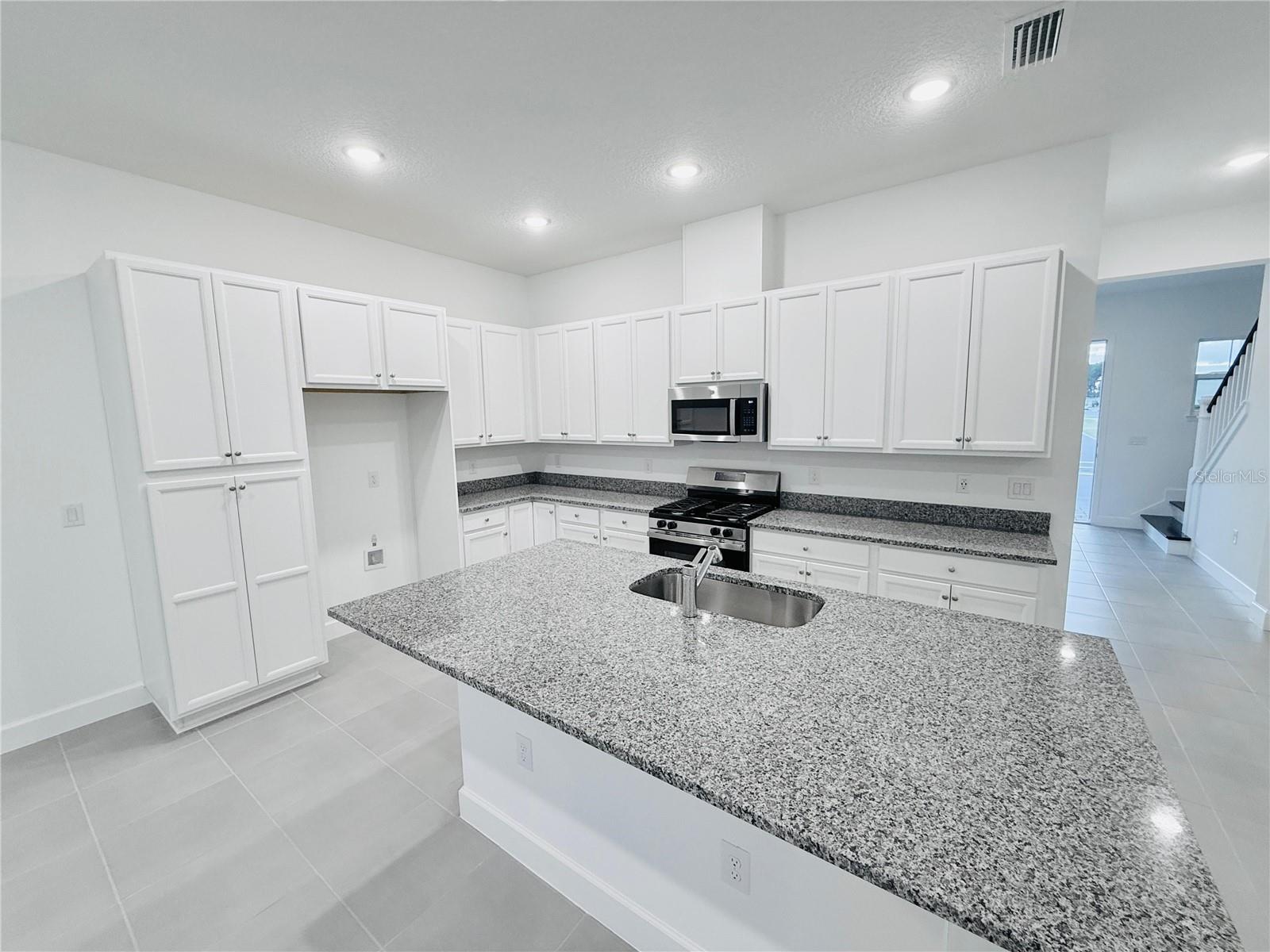 Image 18 of 52 For 12585 Clear Sapphire Drive