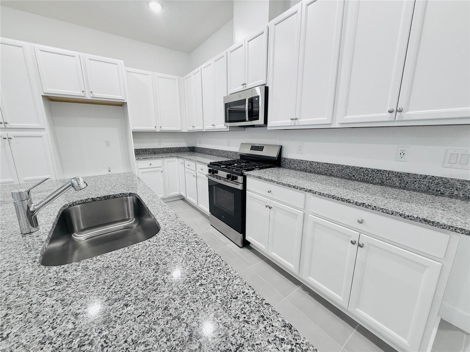 Image 23 of 52 For 12585 Clear Sapphire Drive