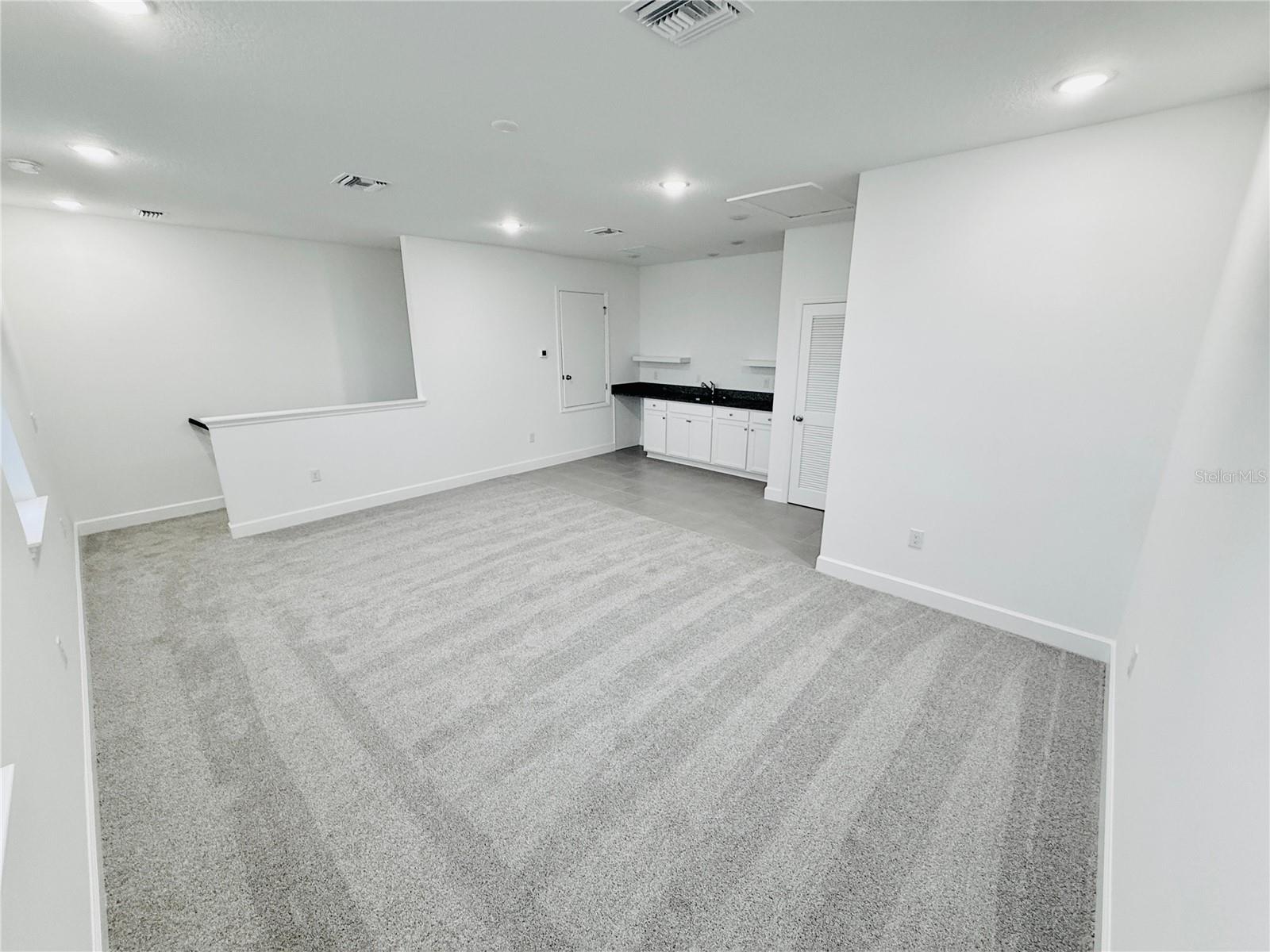 Image 33 of 52 For 12585 Clear Sapphire Drive