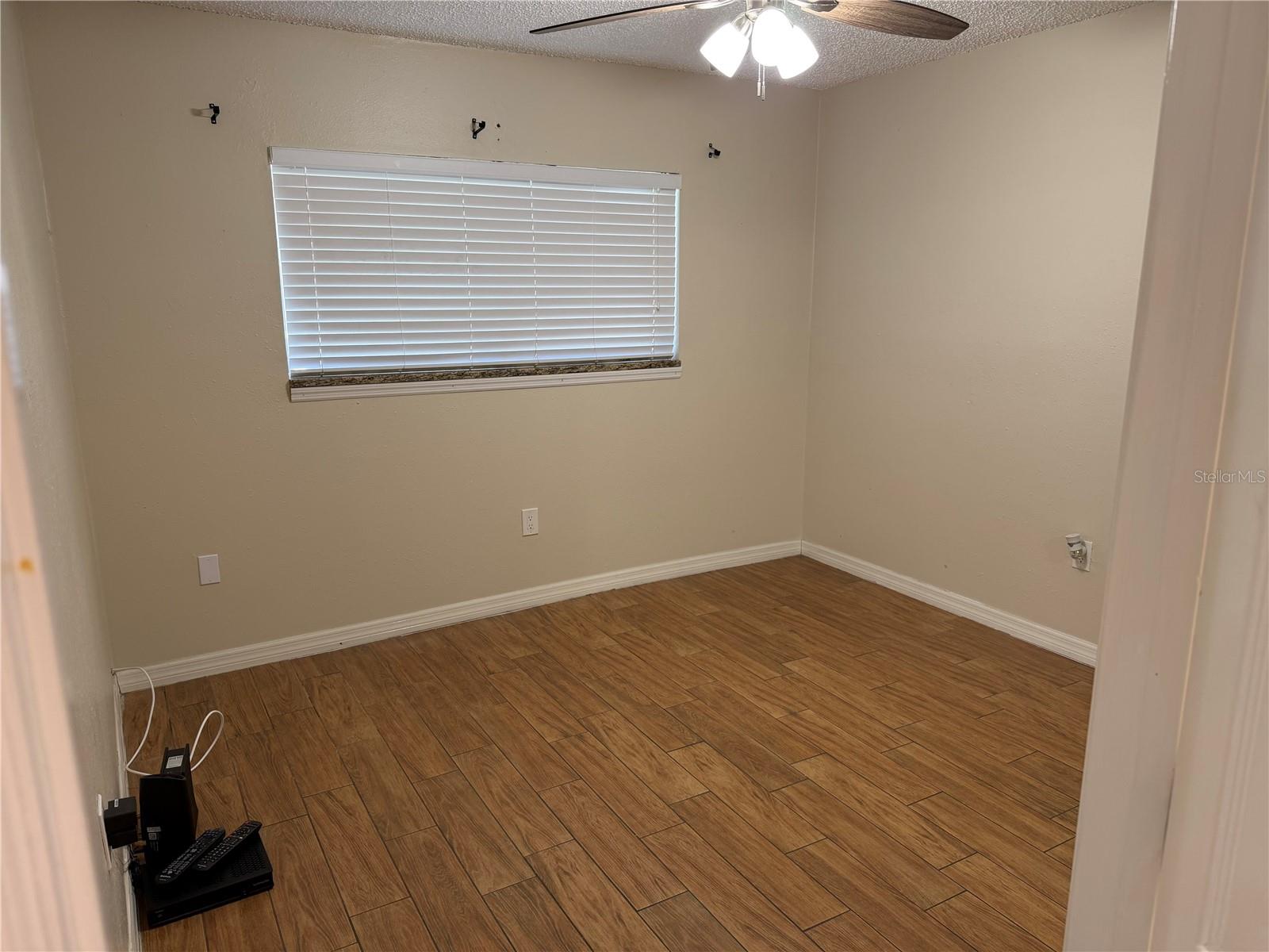 Image 6 of 9 For 1831 Bough Avenue 1